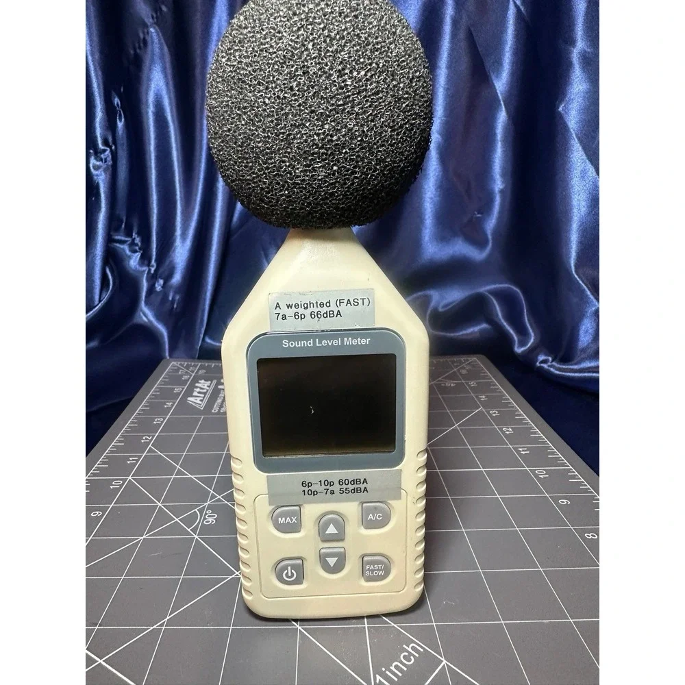 BENETECH GM1358 Digital Sound Level Meter Noise Tester 30-130db Tested/Working